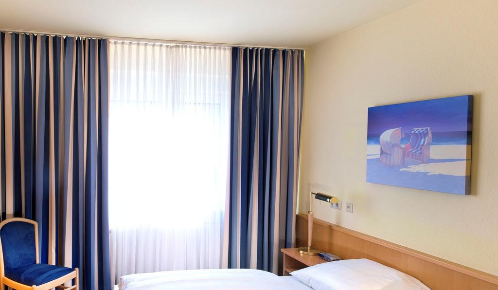מלון Tryp By Wyndham Luebeck Aquamarin חדר תמונה