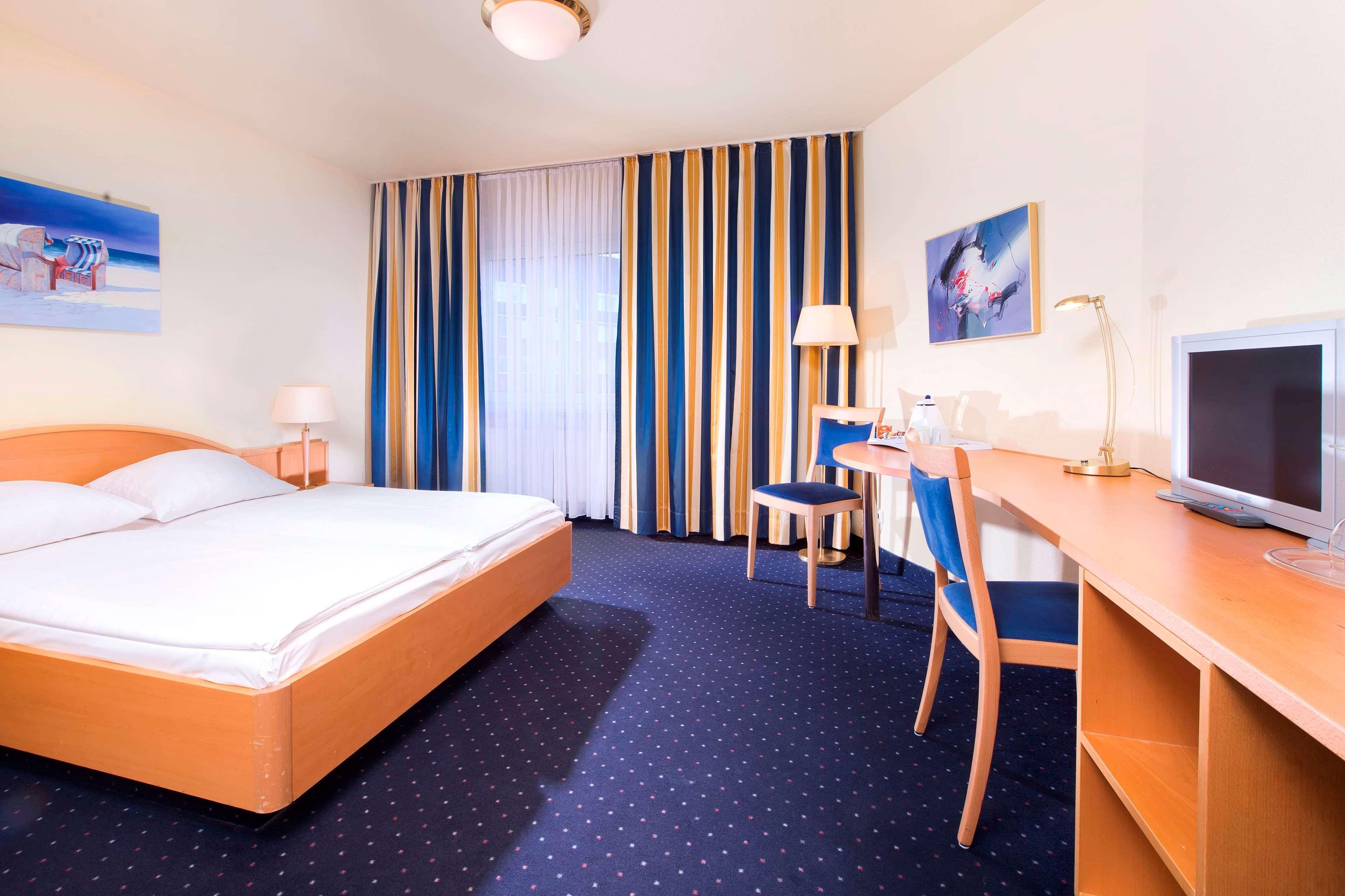מלון Tryp By Wyndham Luebeck Aquamarin מראה חיצוני תמונה