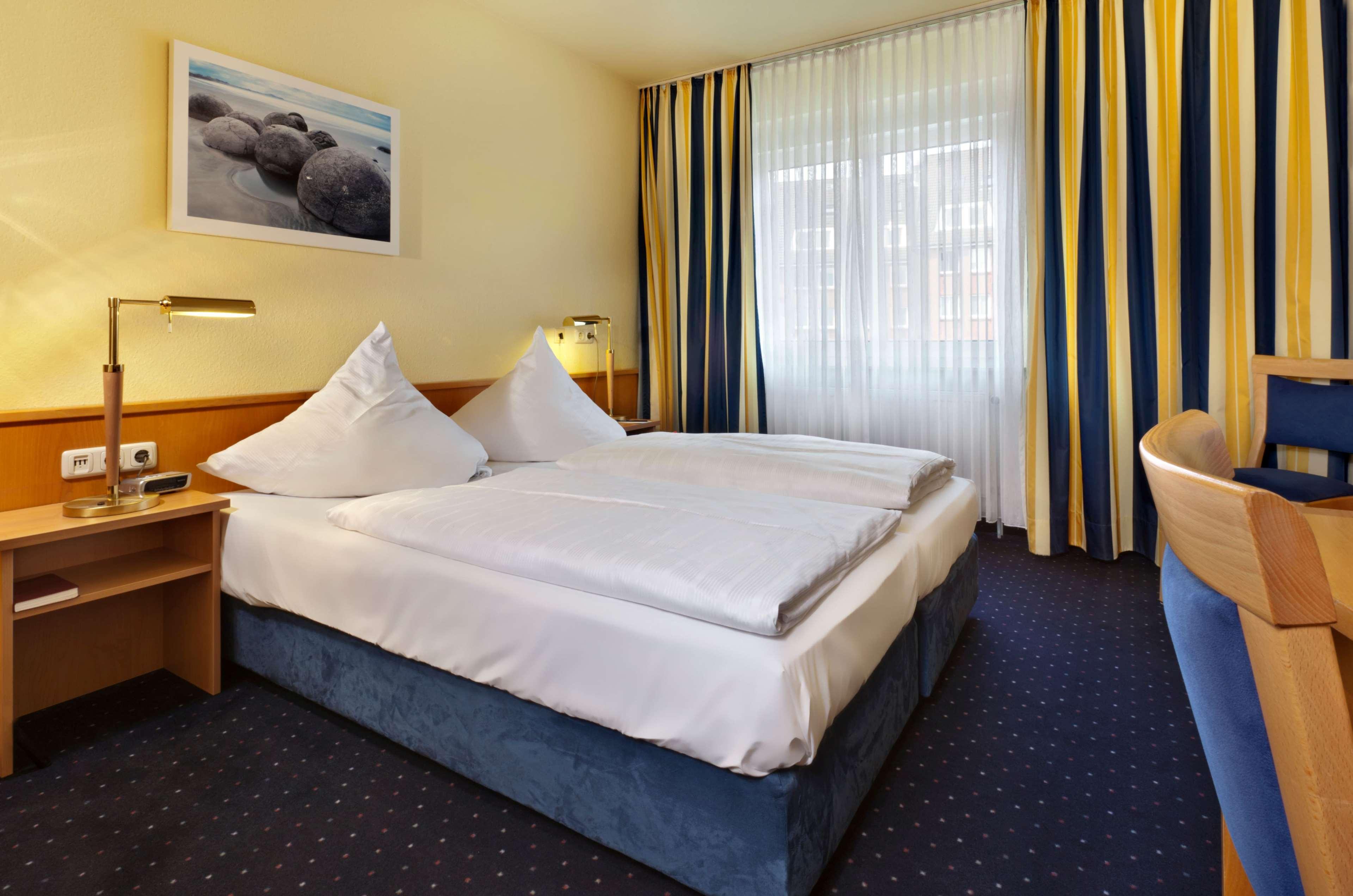 מלון Tryp By Wyndham Luebeck Aquamarin מראה חיצוני תמונה