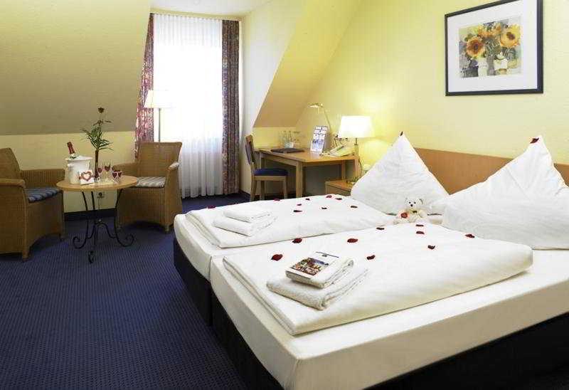 מלון Tryp By Wyndham Luebeck Aquamarin מראה חיצוני תמונה