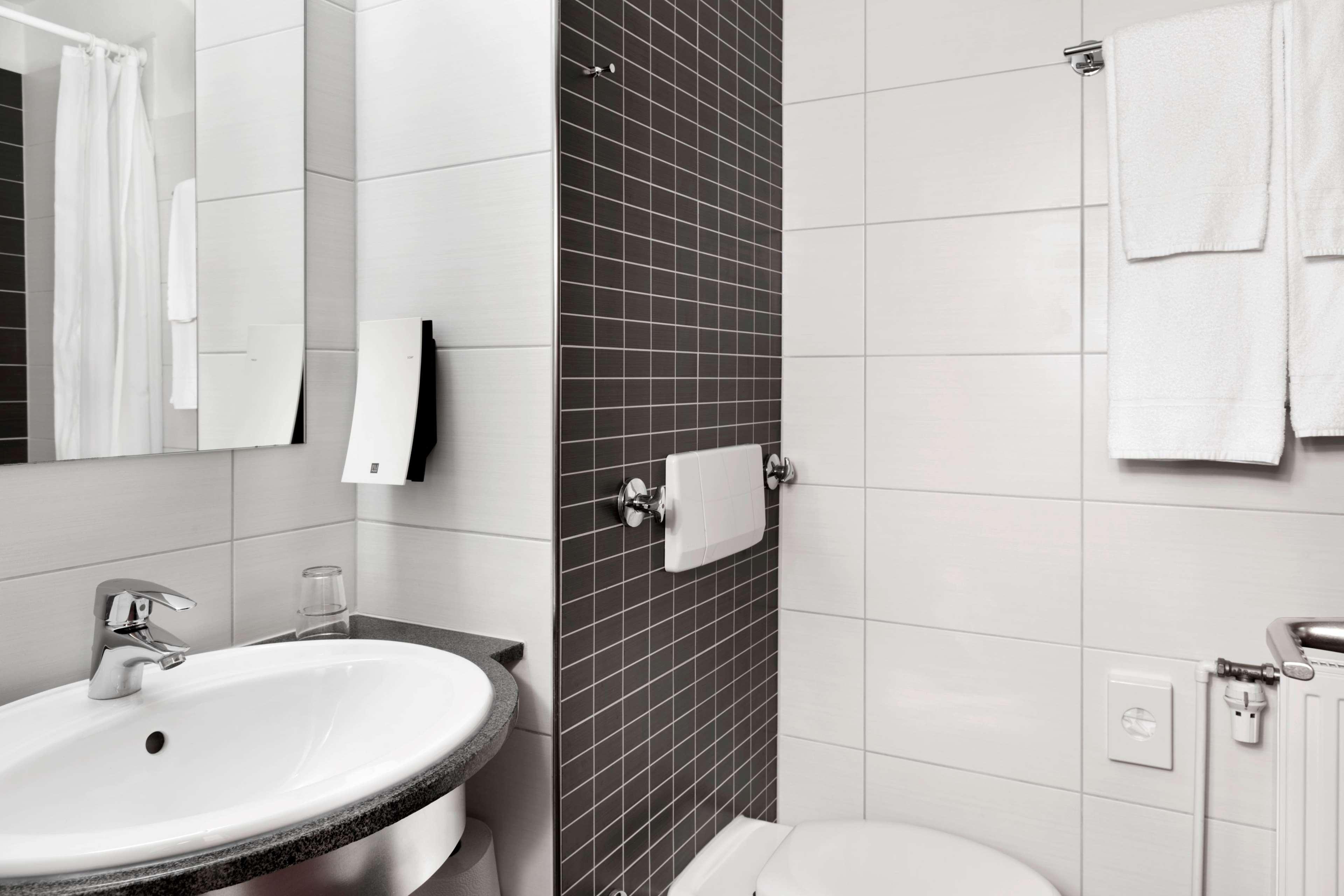 מלון Tryp By Wyndham Luebeck Aquamarin מראה חיצוני תמונה