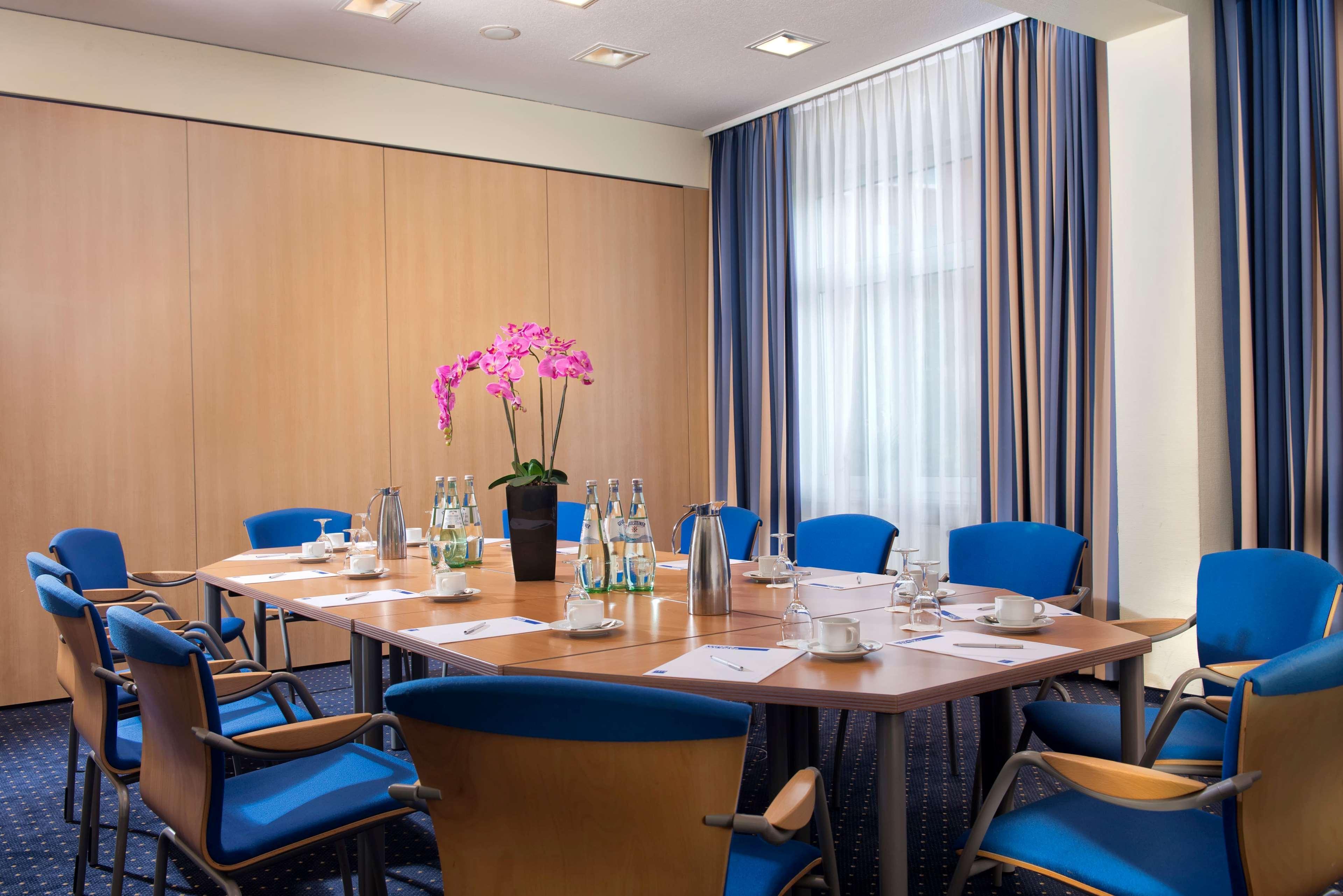 מלון Tryp By Wyndham Luebeck Aquamarin מראה חיצוני תמונה