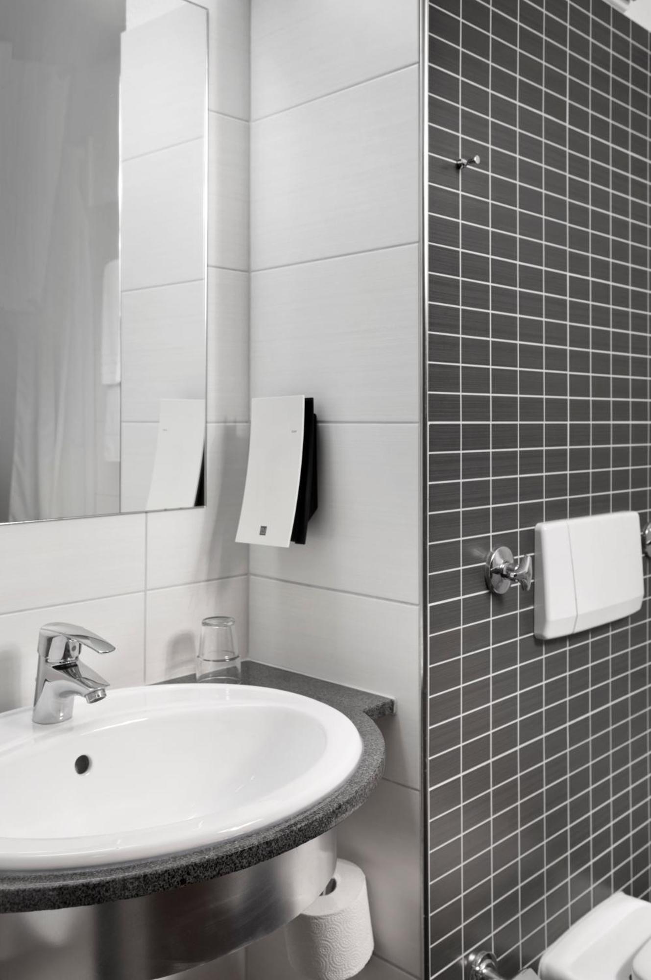 מלון Tryp By Wyndham Luebeck Aquamarin מראה חיצוני תמונה