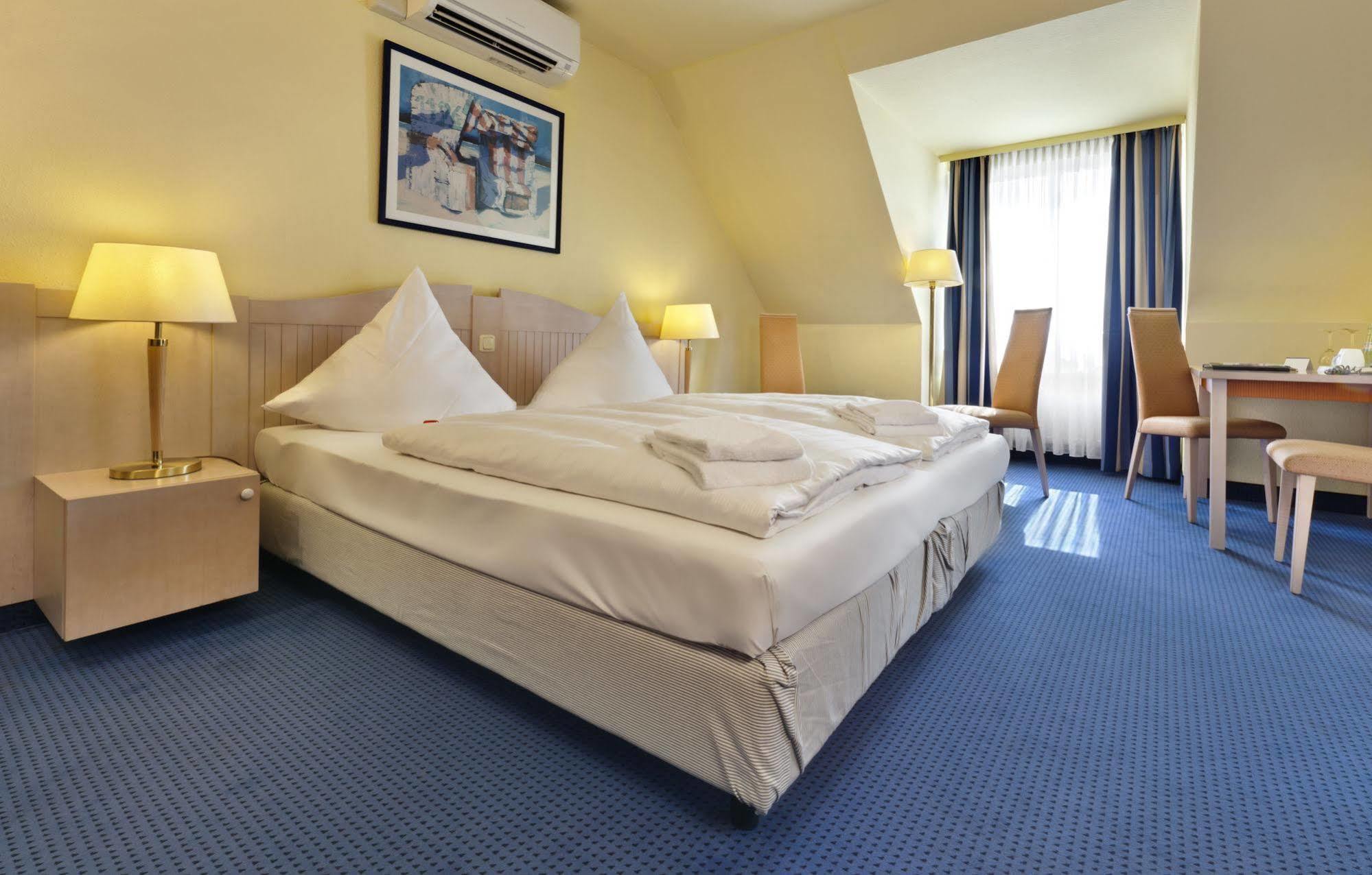 מלון Tryp By Wyndham Luebeck Aquamarin מראה חיצוני תמונה